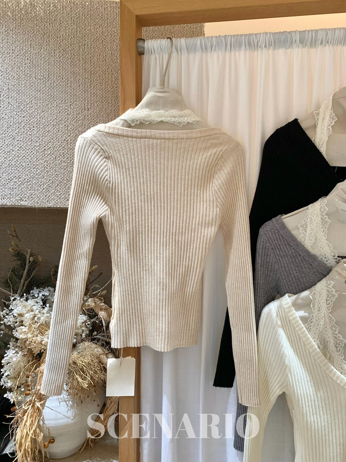 SCENARIO Lace-Edged V-Neck Knit Top-Two Colors