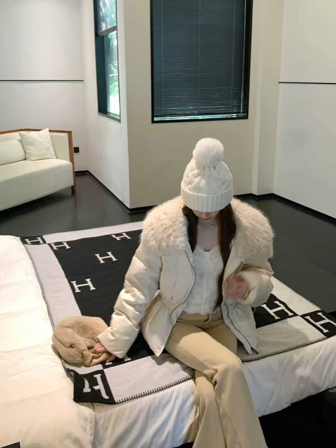 SCENARIO Snow Fox Down Jacket-Beige