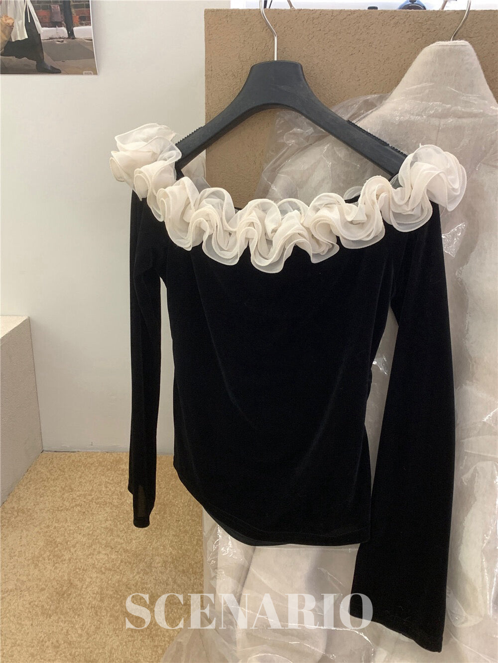 SCENARIO Rosette Off-Shoulder Top-Black
