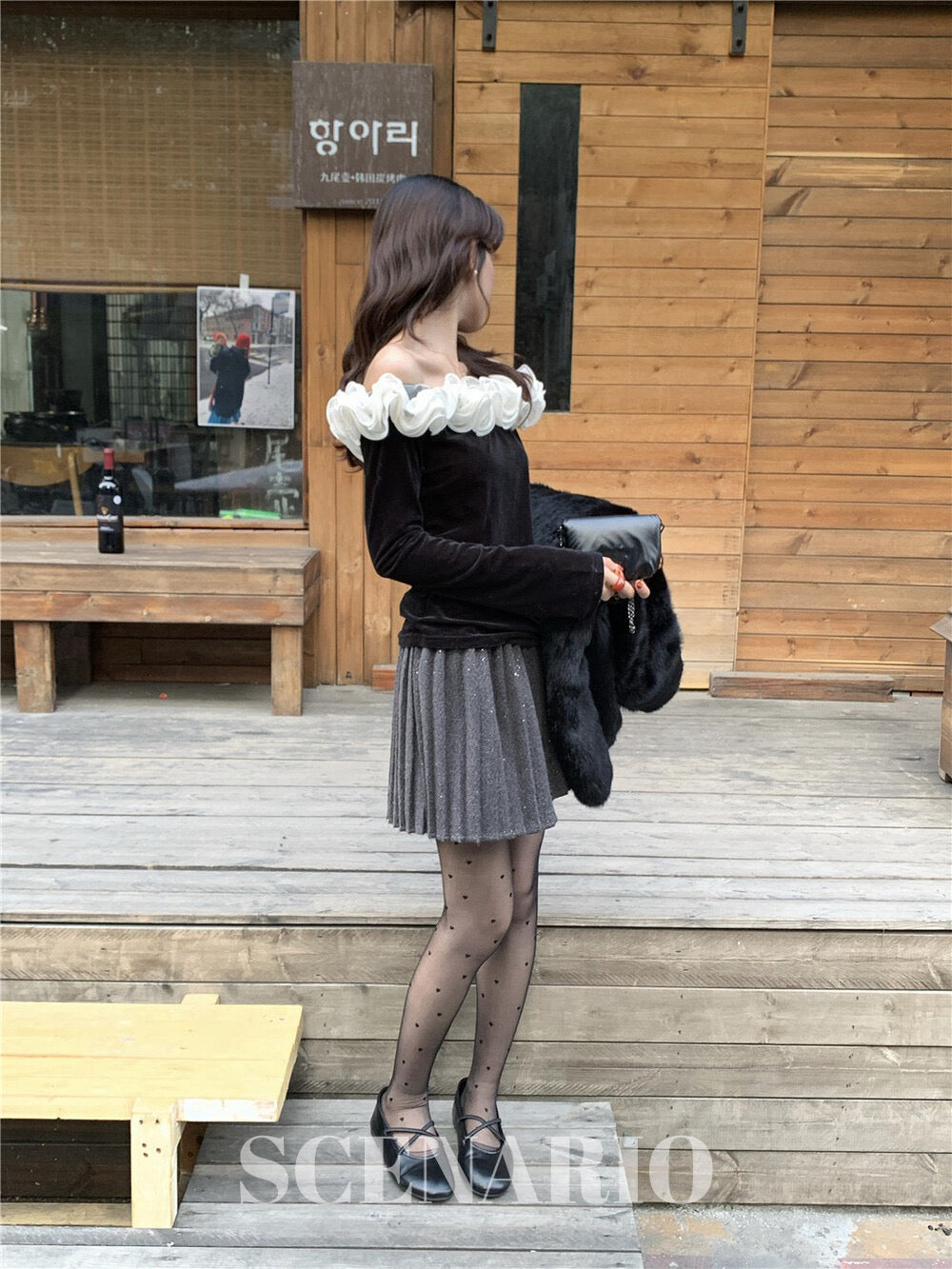 SCENARIO Rosette Off-Shoulder Top-Black