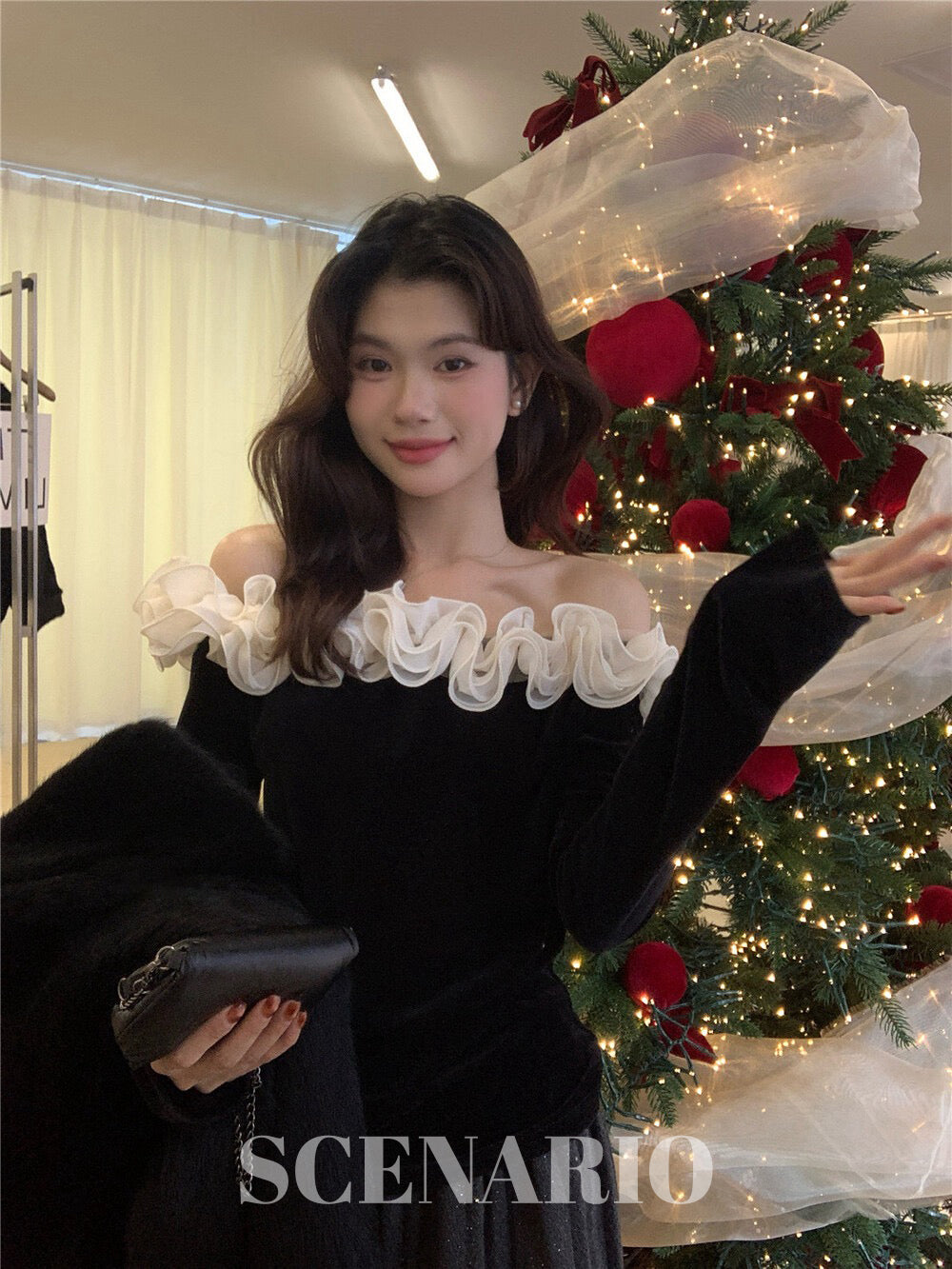 SCENARIO Rosette Off-Shoulder Top-Black